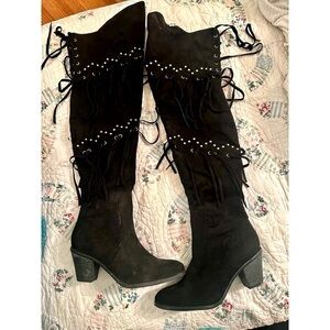 Elegant Black Suede Heeled Boots with Fringe